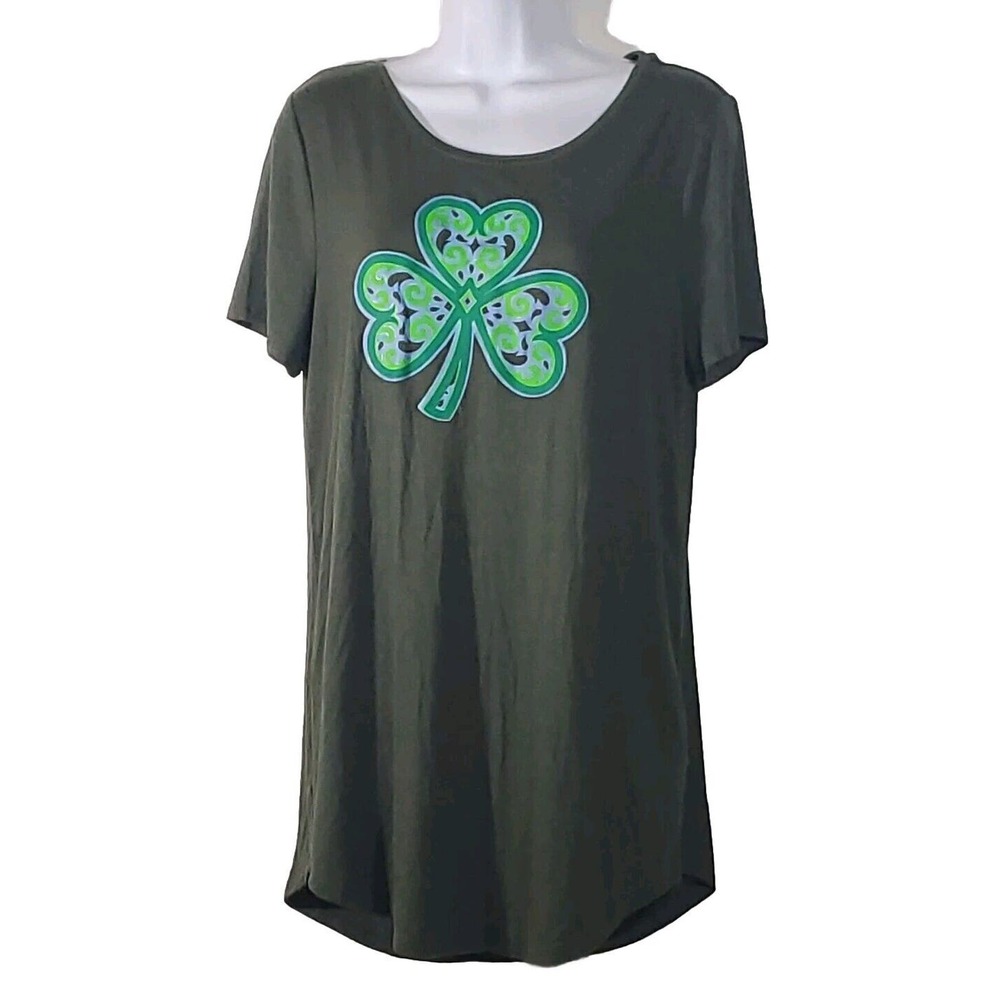 Amazon Essentials Med Short Sleeve Green Stretchy Clover St Patrick's Tee-shirt
